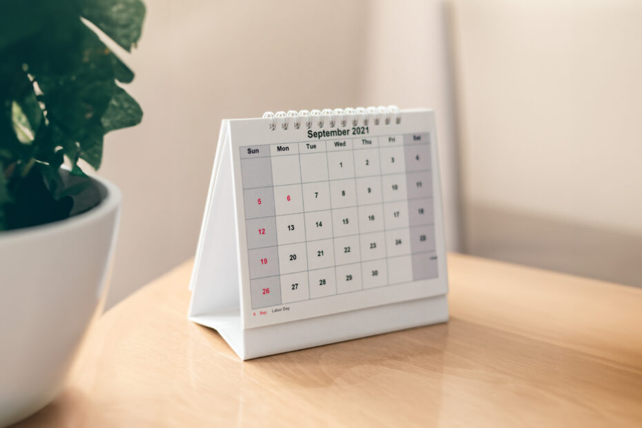 Druck von einem Aufstellkalender mit Drahtbindung